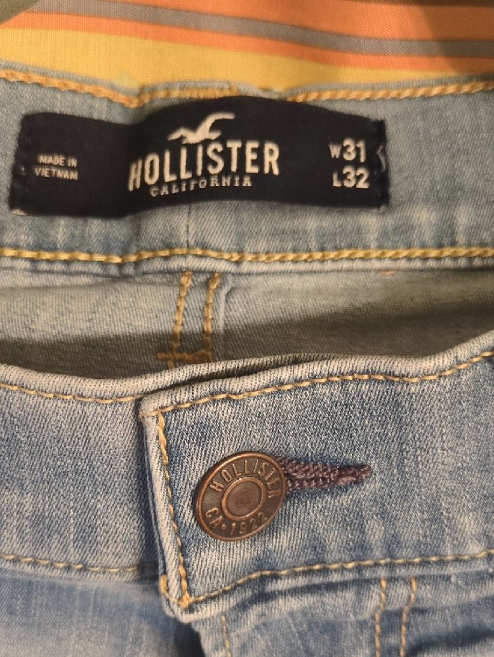 Hollister Light Wash Distressed Skinny Jeans - Picture 2 of 6